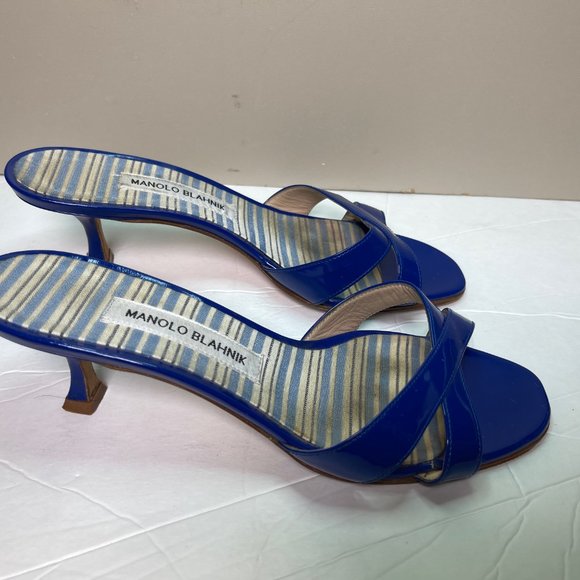 Manolo Blahnik Callamu Blue Patent Leather sandals - Picture 3 of 5